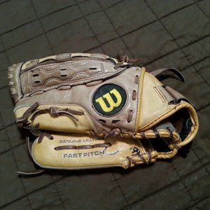 Wilson A0442 Womens Monsta Web  Fastpitch Softball Glove  Left Throw Right catch